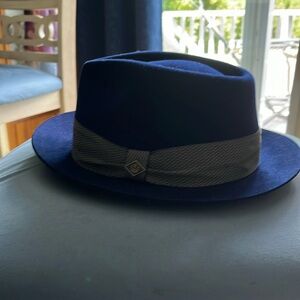 Goorin Bros Charlestowne Fedora. Excellent condition . Kept in box. Worn twice.